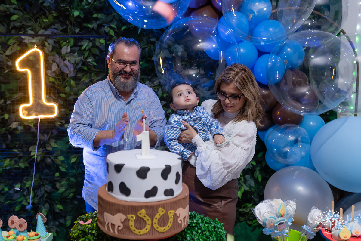 primeiro-aninho - fotografia-de-aniversário - fotógrafo-infantil - festa-na-fazendinha - fotografia-profissional - Pelotas - aniversário-de-1-ano - memórias-em-família - fotos-de-festa-infantil - Antonio-Rocha-Fotografias - ensaio-fotográfico-infantil