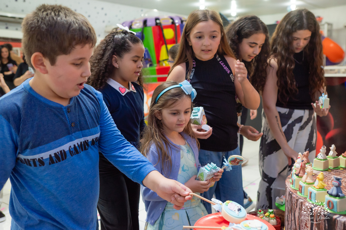 primeiro-aninho - fotografia-de-aniversário - fotógrafo-infantil - festa-na-fazendinha - fotografia-profissional - Pelotas - aniversário-de-1-ano - memórias-em-família - fotos-de-festa-infantil - Antonio-Rocha-Fotografias - ensaio-fotográfico-infantil
