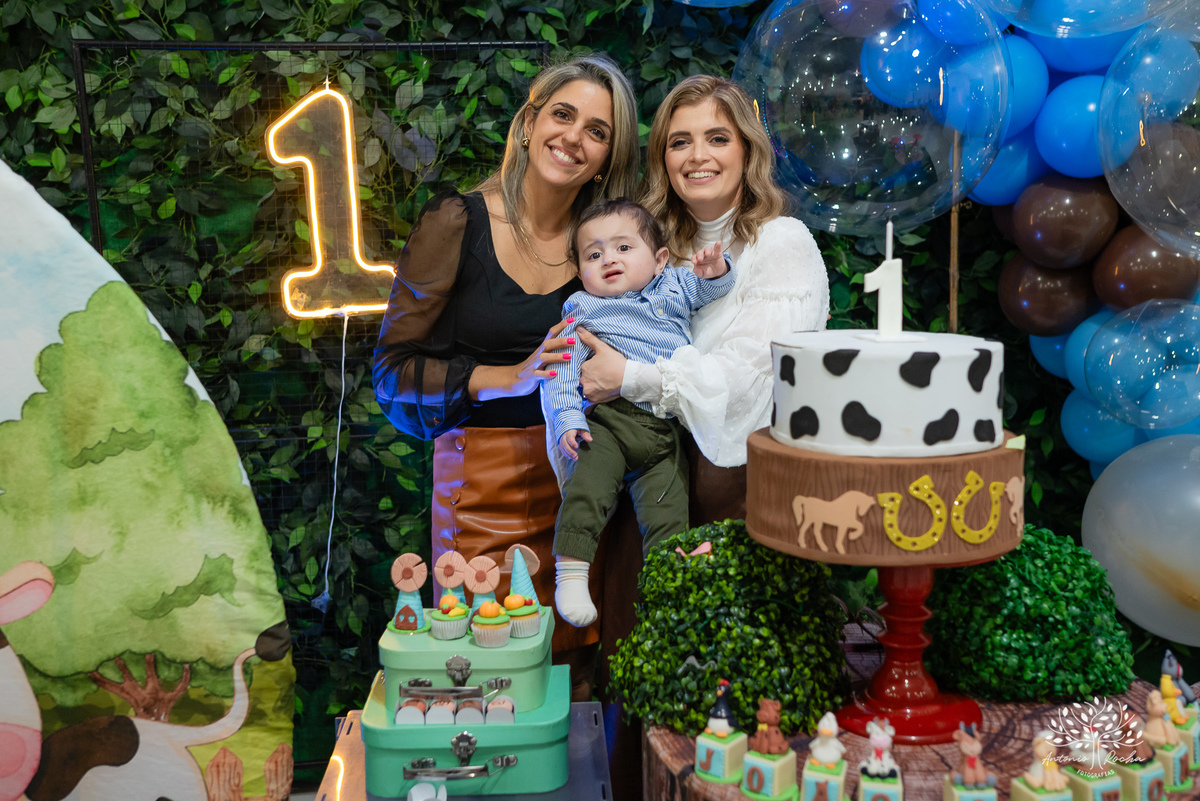 primeiro-aninho - fotografia-de-aniversário - fotógrafo-infantil - festa-na-fazendinha - fotografia-profissional - Pelotas - aniversário-de-1-ano - memórias-em-família - fotos-de-festa-infantil - Antonio-Rocha-Fotografias - ensaio-fotográfico-infantil
