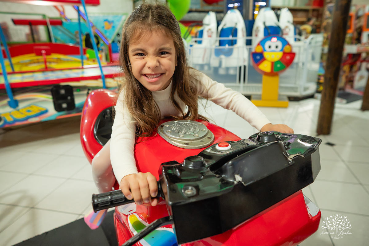 festa infantil - fotografia infantil - aniversário Frozen - irmãs gêmeas - festa temática - fotografia de festa - Pelotas - princesas Frozen – Tio Guigui - fotografia espontânea - fotografia de aniversário – Show do Parabéns - Antonio Rocha Fotografias