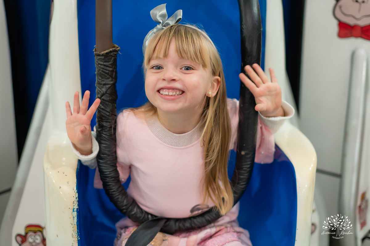 festa infantil - fotografia infantil - aniversário Frozen - irmãs gêmeas - festa temática - fotografia de festa - Pelotas - princesas Frozen – Tio Guigui - fotografia espontânea - fotografia de aniversário – Show do Parabéns - Antonio Rocha Fotografias