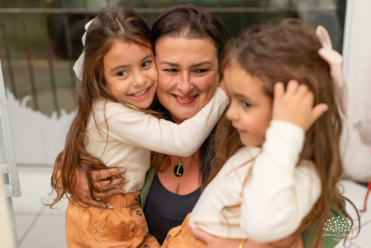 festa infantil - fotografia infantil - aniversário Frozen - irmãs gêmeas - festa temática - fotografia de festa - Pelotas - princesas Frozen – Tio Guigui - fotografia espontânea - fotografia de aniversário – Show do Parabéns - Antonio Rocha Fotografias