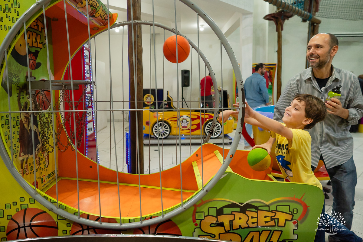 festa infantil - fotografia infantil - aniversário Frozen - irmãs gêmeas - festa temática - fotografia de festa - Pelotas - princesas Frozen – Tio Guigui - fotografia espontânea - fotografia de aniversário – Show do Parabéns - Antonio Rocha Fotografias