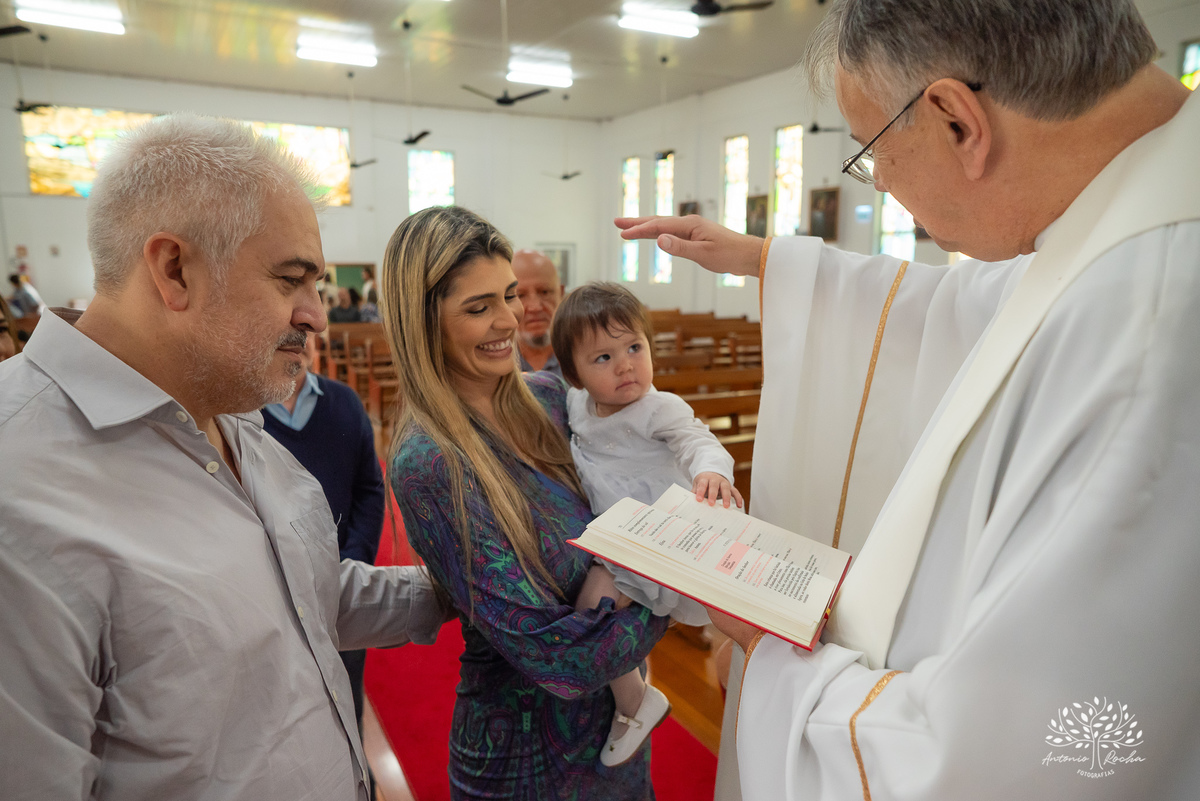 batizado infantil - cerimônia religiosa - celebração de batismo - fotógrafo de batizado - fotografia infantil - fotografia de batismo - Galeto Justini - igreja católica - batizado em família - Antonio Rocha Fotografias - Pelotas - batismo com recepção