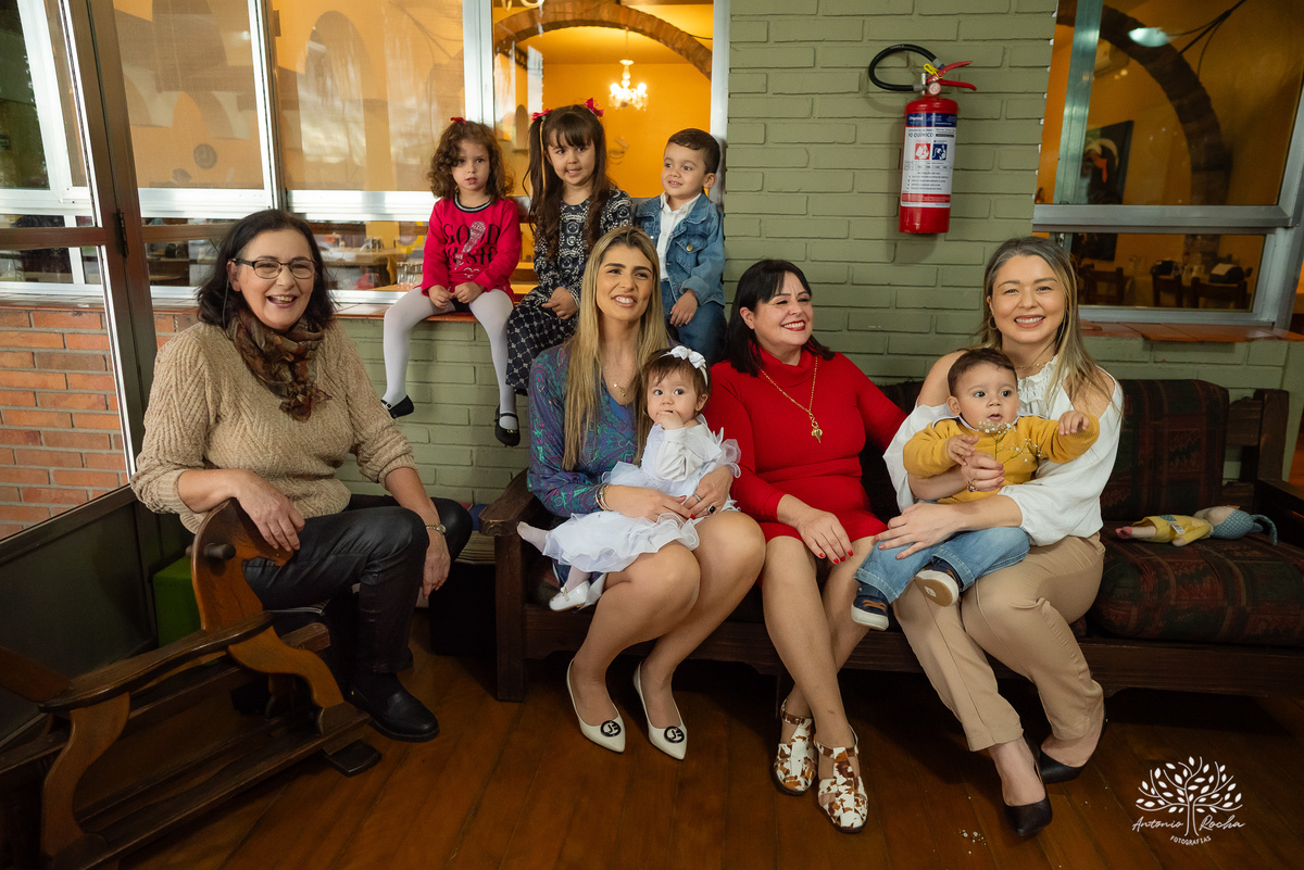 batizado infantil - cerimônia religiosa - celebração de batismo - fotógrafo de batizado - fotografia infantil - fotografia de batismo - Galeto Justini - igreja católica - batizado em família - Antonio Rocha Fotografias - Pelotas - batismo com recepção