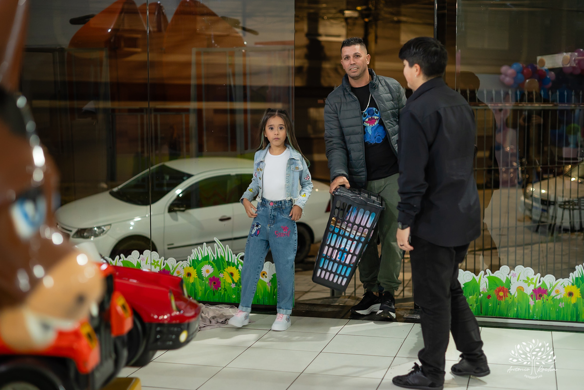 fotografia infantil - aniversário infantil - festa temática Stitch - lembranças de infância - fotógrafo de festas - Antonio Rocha Fotografias - ensaio infantil - alegria das crianças – Pelotas - ensaio com família - Tio Guigui – Festa de Criança