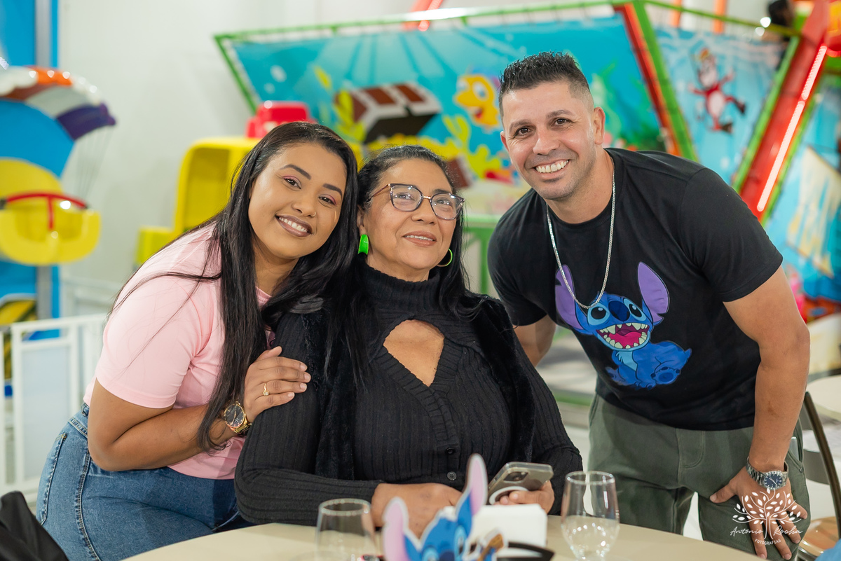 fotografia infantil - aniversário infantil - festa temática Stitch - lembranças de infância - fotógrafo de festas - Antonio Rocha Fotografias - ensaio infantil - alegria das crianças – Pelotas - ensaio com família - Tio Guigui – Festa de Criança