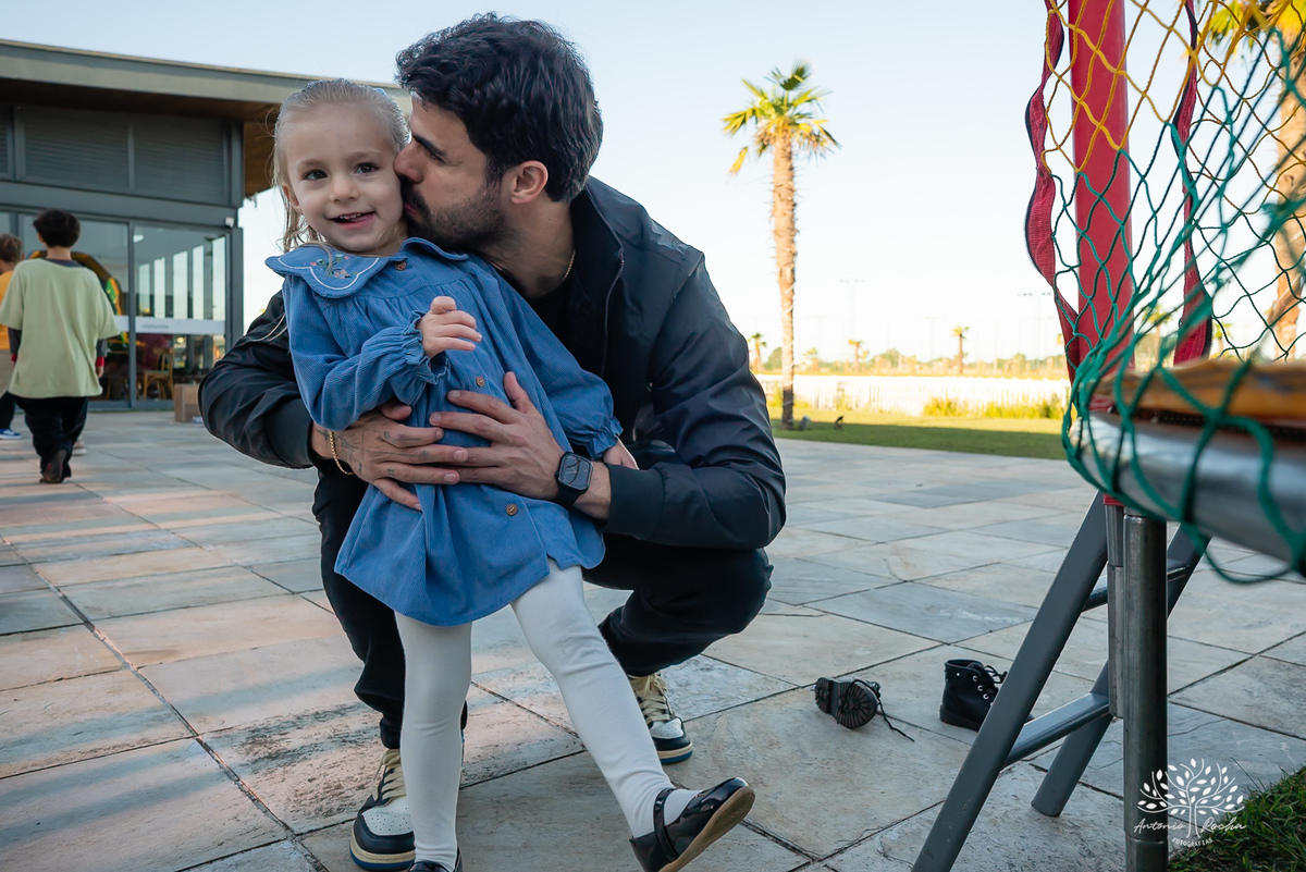 festa infantil - Masha e o Urso - cama elástica - tobogã - maquiagem artística - festa no condomínio - com crianças - brincadeiras infantis - festa temática - registro fotográfico - fotografia de festa infantil – Pelotas - Antonio Rocha Fotografias