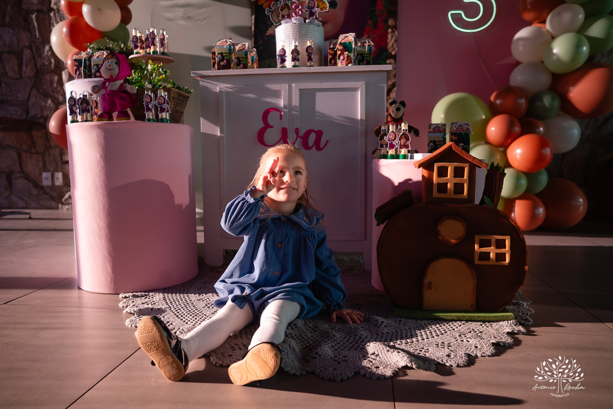 festa infantil - Masha e o Urso - cama elástica - tobogã - maquiagem artística - festa no condomínio - com crianças - brincadeiras infantis - festa temática - registro fotográfico - fotografia de festa infantil – Pelotas - Antonio Rocha Fotografias