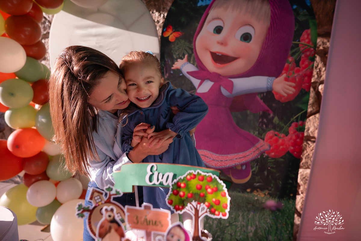festa infantil - Masha e o Urso - cama elástica - tobogã - maquiagem artística - festa no condomínio - com crianças - brincadeiras infantis - festa temática - registro fotográfico - fotografia de festa infantil – Pelotas - Antonio Rocha Fotografias