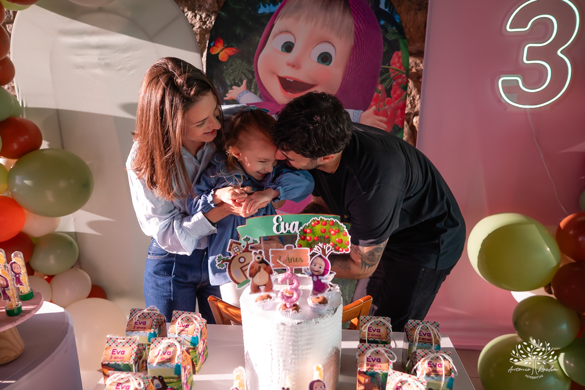 festa infantil - Masha e o Urso - cama elástica - tobogã - maquiagem artística - festa no condomínio - com crianças - brincadeiras infantis - festa temática - registro fotográfico - fotografia de festa infantil – Pelotas - Antonio Rocha Fotografias