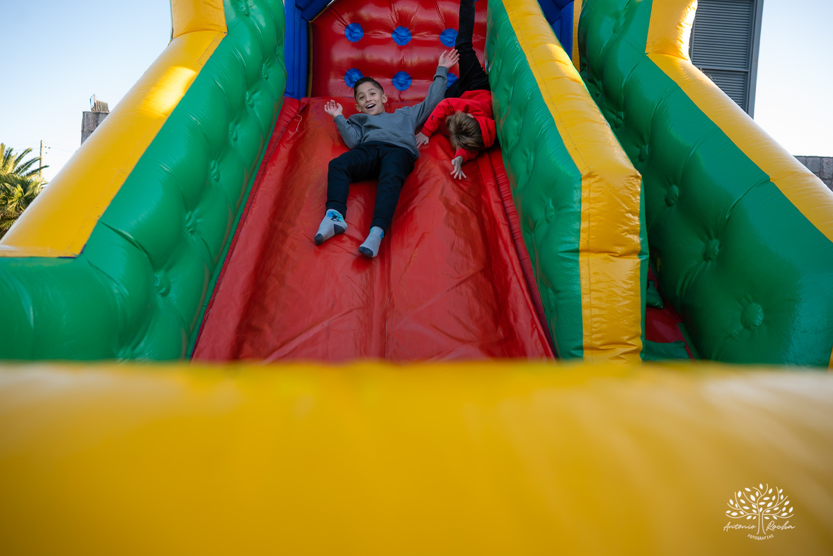 festa infantil - Masha e o Urso - cama elástica - tobogã - maquiagem artística - festa no condomínio - com crianças - brincadeiras infantis - festa temática - registro fotográfico - fotografia de festa infantil – Pelotas - Antonio Rocha Fotografias