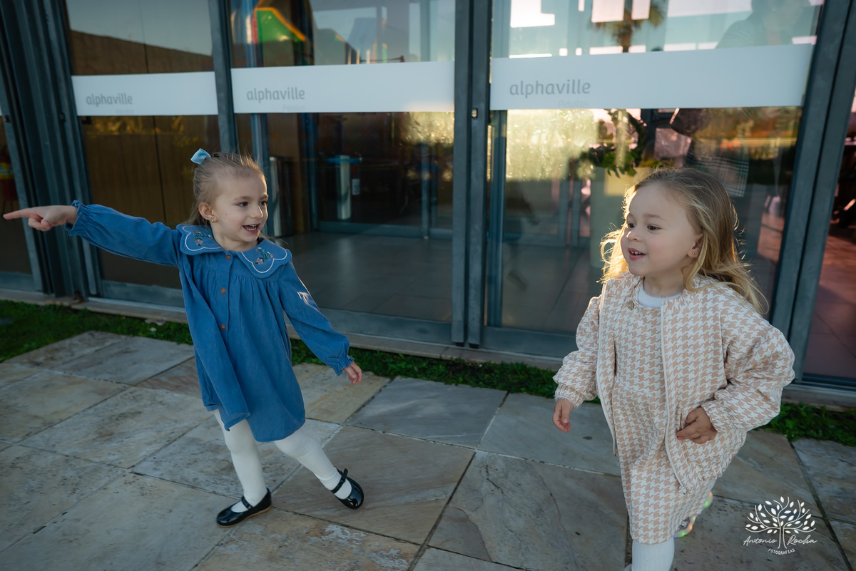 festa infantil - Masha e o Urso - cama elástica - tobogã - maquiagem artística - festa no condomínio - com crianças - brincadeiras infantis - festa temática - registro fotográfico - fotografia de festa infantil – Pelotas - Antonio Rocha Fotografias