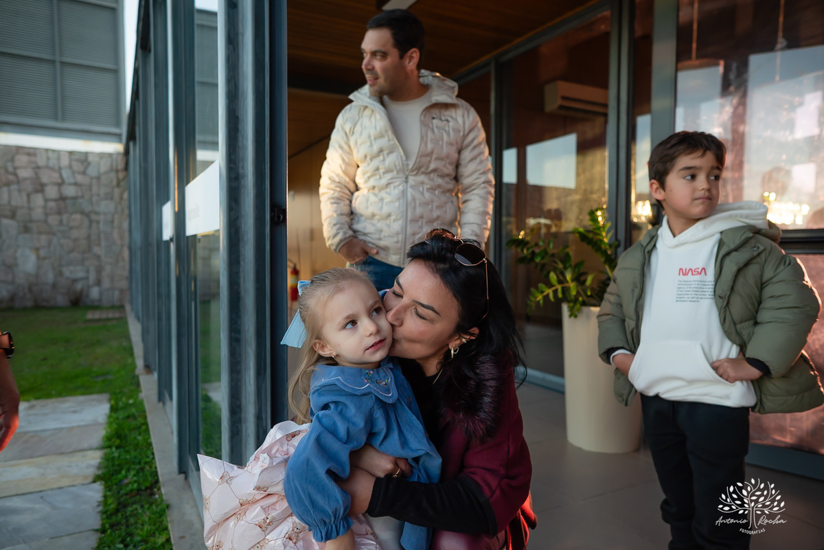 festa infantil - Masha e o Urso - cama elástica - tobogã - maquiagem artística - festa no condomínio - com crianças - brincadeiras infantis - festa temática - registro fotográfico - fotografia de festa infantil – Pelotas - Antonio Rocha Fotografias
