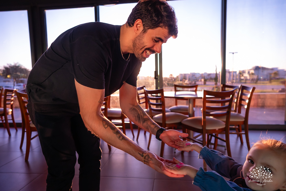 festa infantil - Masha e o Urso - cama elástica - tobogã - maquiagem artística - festa no condomínio - com crianças - brincadeiras infantis - festa temática - registro fotográfico - fotografia de festa infantil – Pelotas - Antonio Rocha Fotografias