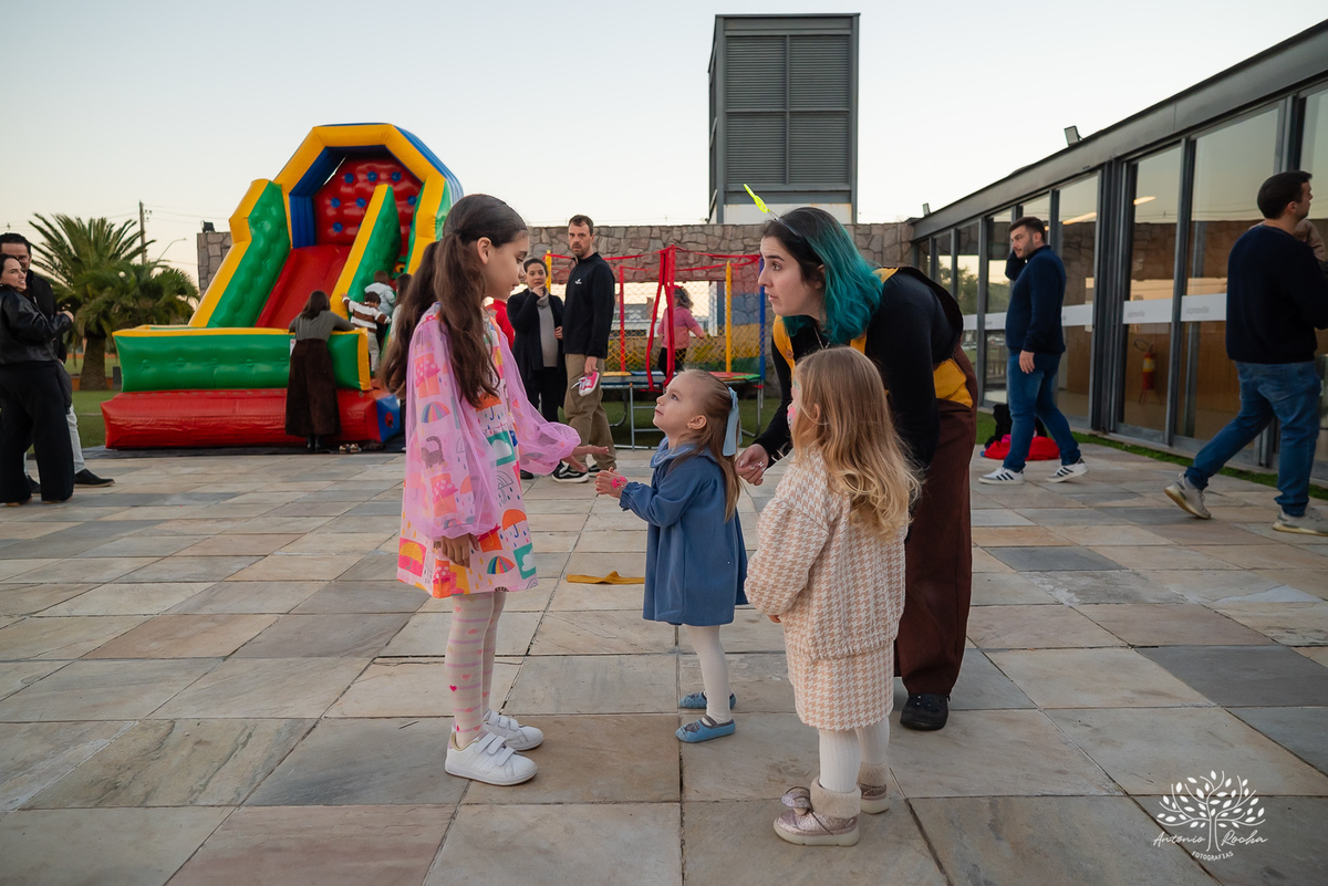 festa infantil - Masha e o Urso - cama elástica - tobogã - maquiagem artística - festa no condomínio - com crianças - brincadeiras infantis - festa temática - registro fotográfico - fotografia de festa infantil – Pelotas - Antonio Rocha Fotografias