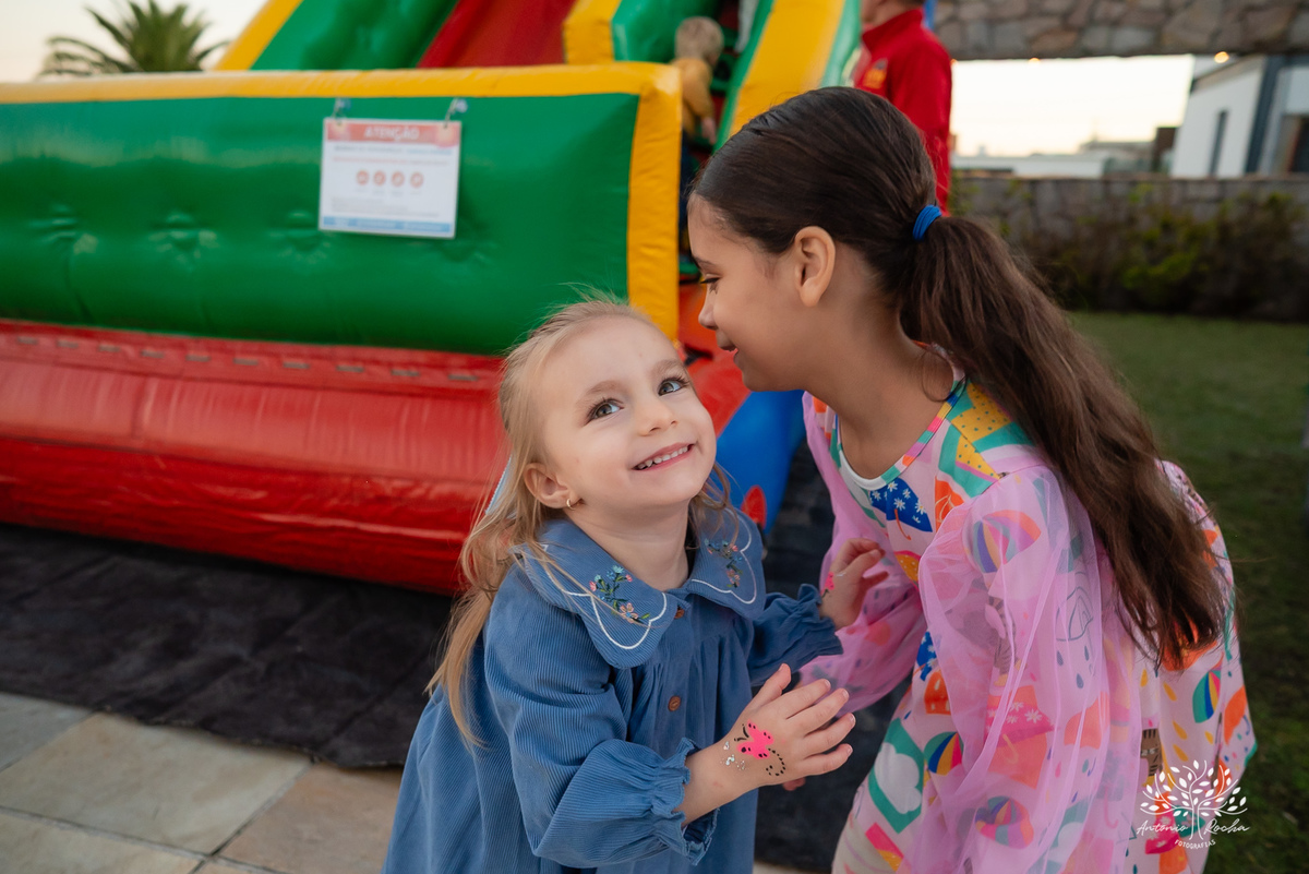 festa infantil - Masha e o Urso - cama elástica - tobogã - maquiagem artística - festa no condomínio - com crianças - brincadeiras infantis - festa temática - registro fotográfico - fotografia de festa infantil – Pelotas - Antonio Rocha Fotografias