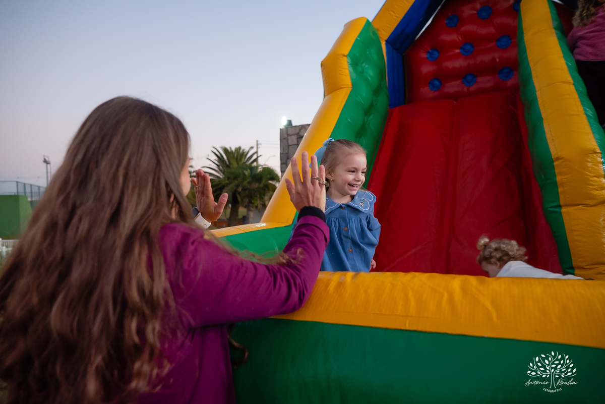 festa infantil - Masha e o Urso - cama elástica - tobogã - maquiagem artística - festa no condomínio - com crianças - brincadeiras infantis - festa temática - registro fotográfico - fotografia de festa infantil – Pelotas - Antonio Rocha Fotografias