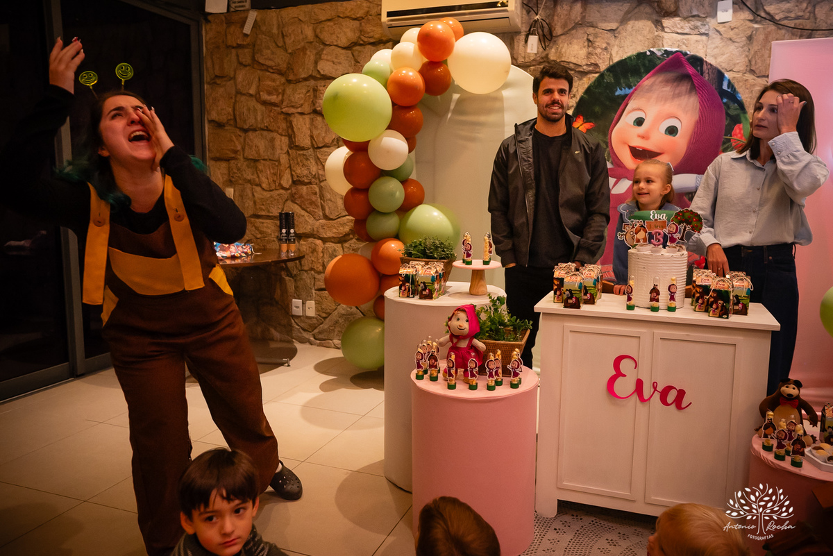 festa infantil - Masha e o Urso - cama elástica - tobogã - maquiagem artística - festa no condomínio - com crianças - brincadeiras infantis - festa temática - registro fotográfico - fotografia de festa infantil – Pelotas - Antonio Rocha Fotografias