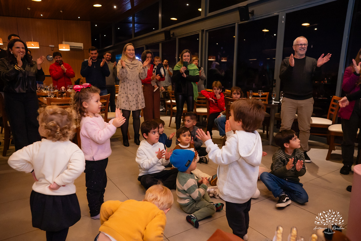 festa infantil - Masha e o Urso - cama elástica - tobogã - maquiagem artística - festa no condomínio - com crianças - brincadeiras infantis - festa temática - registro fotográfico - fotografia de festa infantil – Pelotas - Antonio Rocha Fotografias