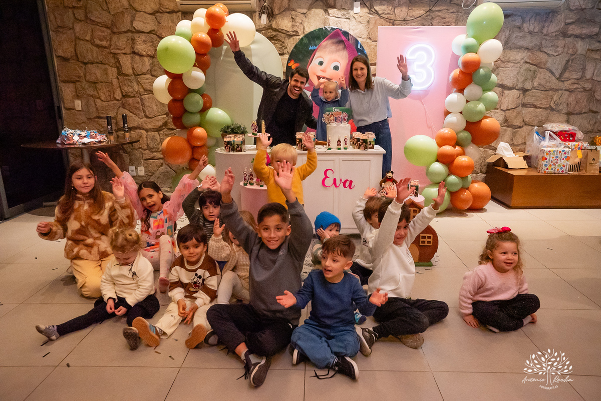 festa infantil - Masha e o Urso - cama elástica - tobogã - maquiagem artística - festa no condomínio - com crianças - brincadeiras infantis - festa temática - registro fotográfico - fotografia de festa infantil – Pelotas - Antonio Rocha Fotografias