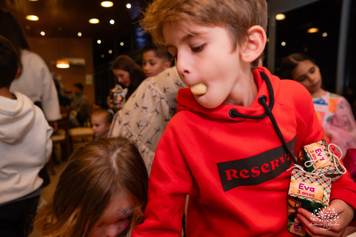 festa infantil - Masha e o Urso - cama elástica - tobogã - maquiagem artística - festa no condomínio - com crianças - brincadeiras infantis - festa temática - registro fotográfico - fotografia de festa infantil – Pelotas - Antonio Rocha Fotografias