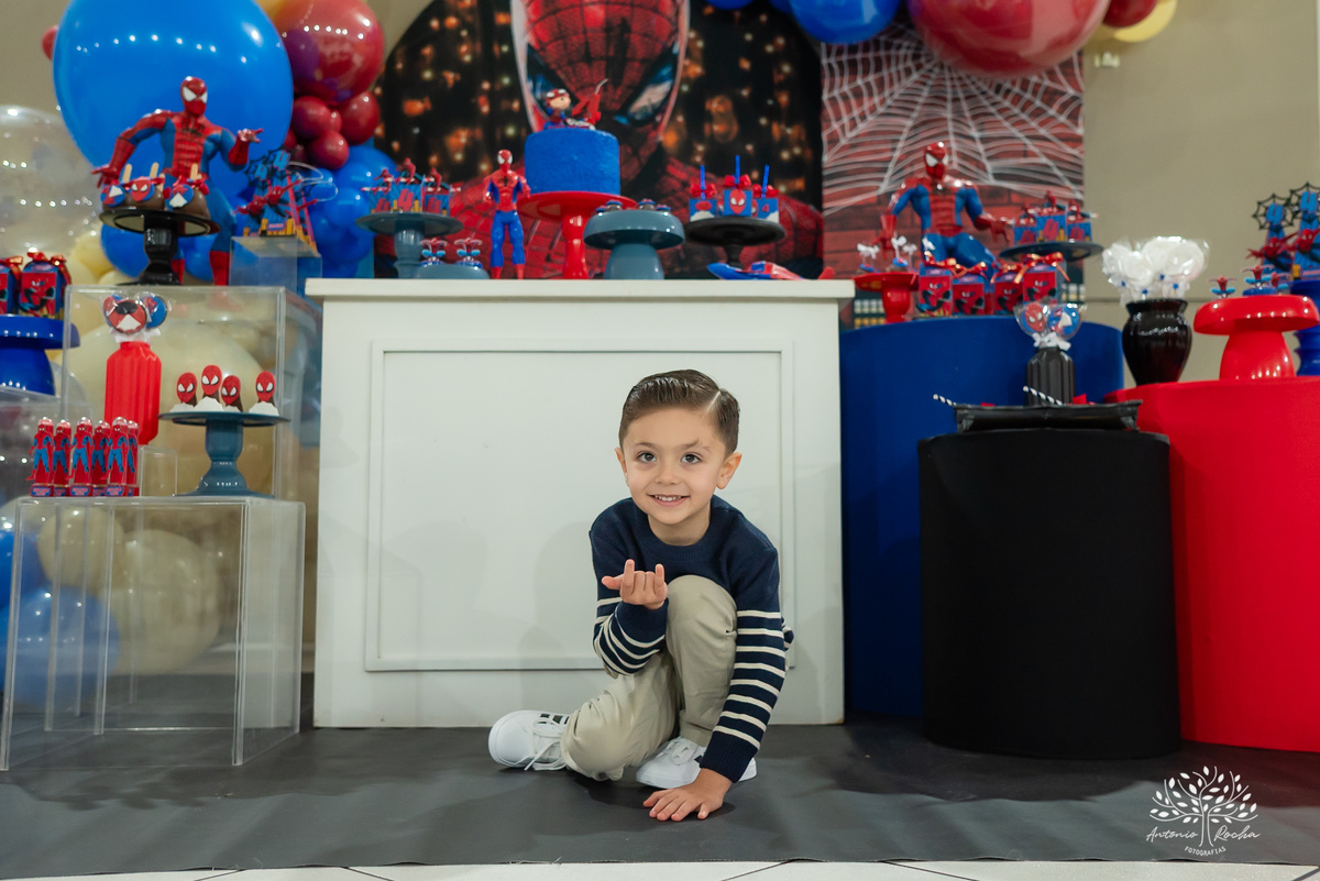 Luíz Filipe - 4 anos - aniversário infantil - festa infantil - Homem-Aranha - fantasia infantil - show do parabéns - fotografia de aniversário - fotógrafo de crianças - Tio Guigui – Pelotas – Super heróis – teia do homem aranha - Antonio Rocha Fotografias