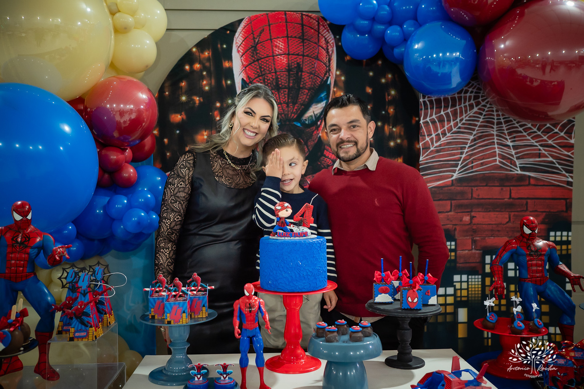 Luíz Filipe - 4 anos - aniversário infantil - festa infantil - Homem-Aranha - fantasia infantil - show do parabéns - fotografia de aniversário - fotógrafo de crianças - Tio Guigui – Pelotas – Super heróis – teia do homem aranha - Antonio Rocha Fotografias