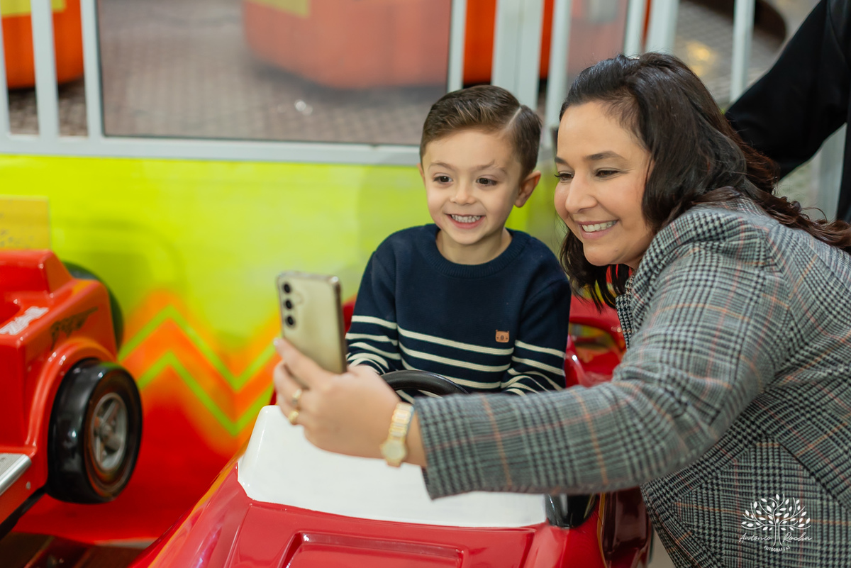 Luíz Filipe - 4 anos - aniversário infantil - festa infantil - Homem-Aranha - fantasia infantil - show do parabéns - fotografia de aniversário - fotógrafo de crianças - Tio Guigui – Pelotas – Super heróis – teia do homem aranha - Antonio Rocha Fotografias