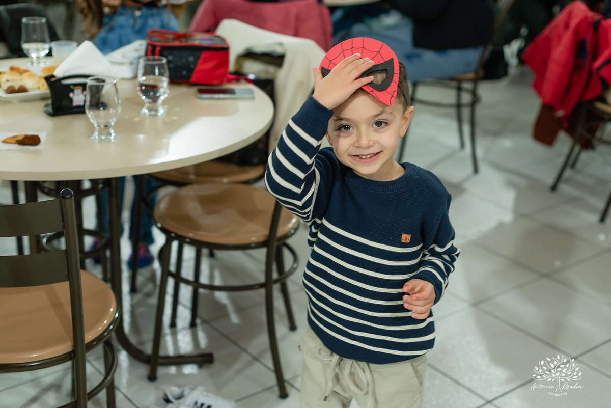Luíz Filipe - 4 anos - aniversário infantil - festa infantil - Homem-Aranha - fantasia infantil - show do parabéns - fotografia de aniversário - fotógrafo de crianças - Tio Guigui – Pelotas – Super heróis – teia do homem aranha - Antonio Rocha Fotografias