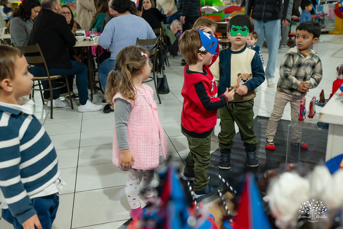 Luíz Filipe - 4 anos - aniversário infantil - festa infantil - Homem-Aranha - fantasia infantil - show do parabéns - fotografia de aniversário - fotógrafo de crianças - Tio Guigui – Pelotas – Super heróis – teia do homem aranha - Antonio Rocha Fotografias