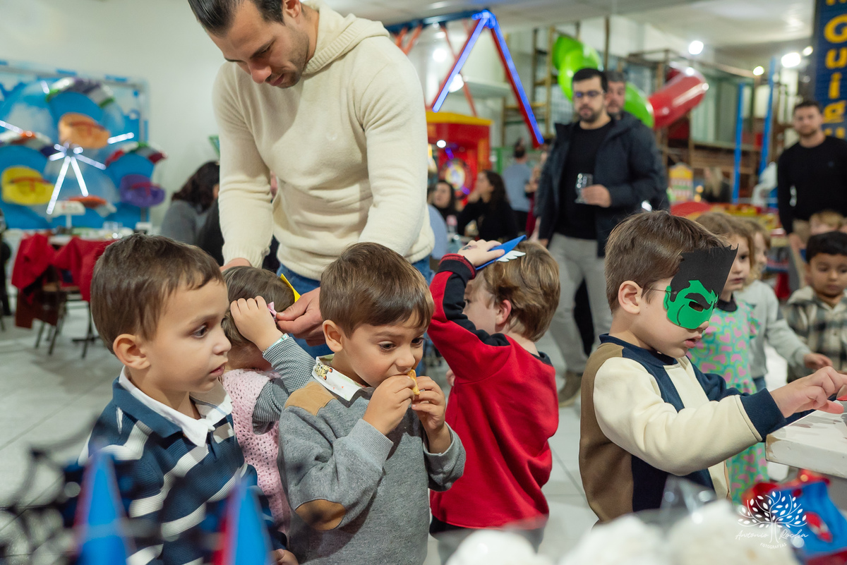 Luíz Filipe - 4 anos - aniversário infantil - festa infantil - Homem-Aranha - fantasia infantil - show do parabéns - fotografia de aniversário - fotógrafo de crianças - Tio Guigui – Pelotas – Super heróis – teia do homem aranha - Antonio Rocha Fotografias