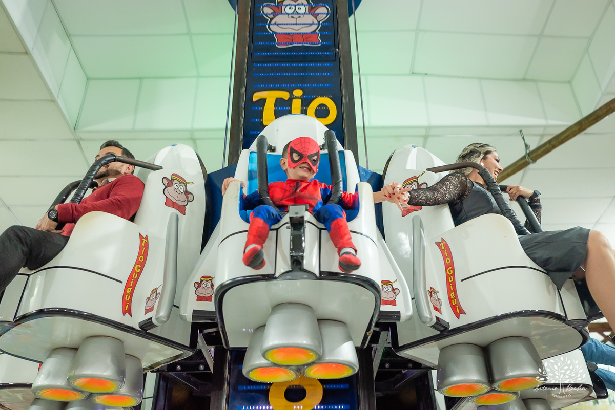 Luíz Filipe - 4 anos - aniversário infantil - festa infantil - Homem-Aranha - fantasia infantil - show do parabéns - fotografia de aniversário - fotógrafo de crianças - Tio Guigui – Pelotas – Super heróis – teia do homem aranha - Antonio Rocha Fotografias