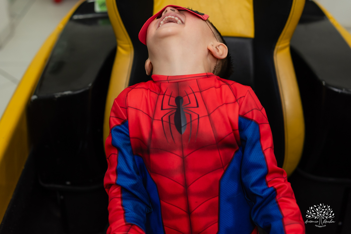 Luíz Filipe - 4 anos - aniversário infantil - festa infantil - Homem-Aranha - fantasia infantil - show do parabéns - fotografia de aniversário - fotógrafo de crianças - Tio Guigui – Pelotas – Super heróis – teia do homem aranha - Antonio Rocha Fotografias