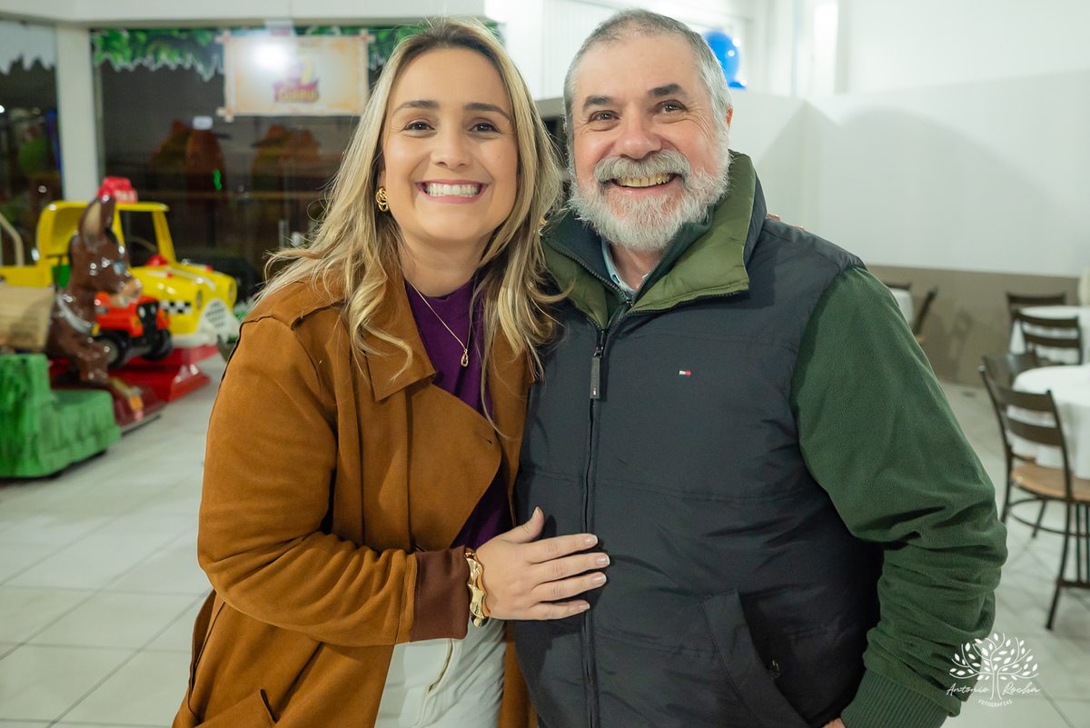 aniversário infantil - fotografia de aniversário - fotógrafa de crianças - fotos espontâneas - fotógrafo profissional - Antonio Rocha Fotografias - festa infantil alegre - aniversário com amigos - fotografia documental – tio Guigui - Pelotas - borboletas