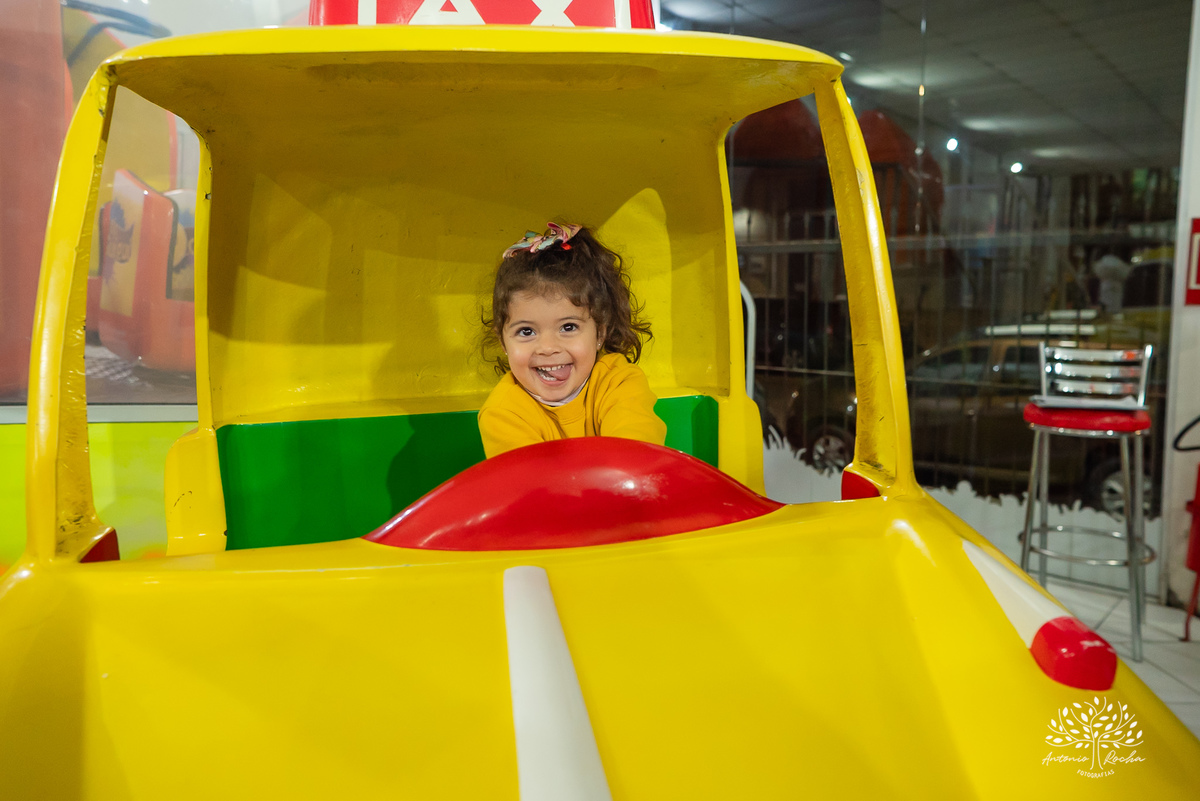 aniversário infantil - fotografia de aniversário - fotógrafa de crianças - fotos espontâneas - fotógrafo profissional - Antonio Rocha Fotografias - festa infantil alegre - aniversário com amigos - fotografia documental – tio Guigui - Pelotas - borboletas