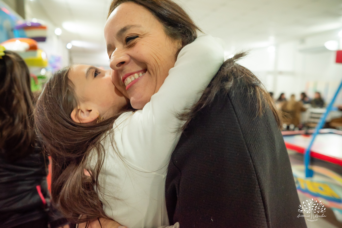 aniversário infantil - fotografia de aniversário - fotógrafa de crianças - fotos espontâneas - fotógrafo profissional - Antonio Rocha Fotografias - festa infantil alegre - aniversário com amigos - fotografia documental – tio Guigui - Pelotas - borboletas