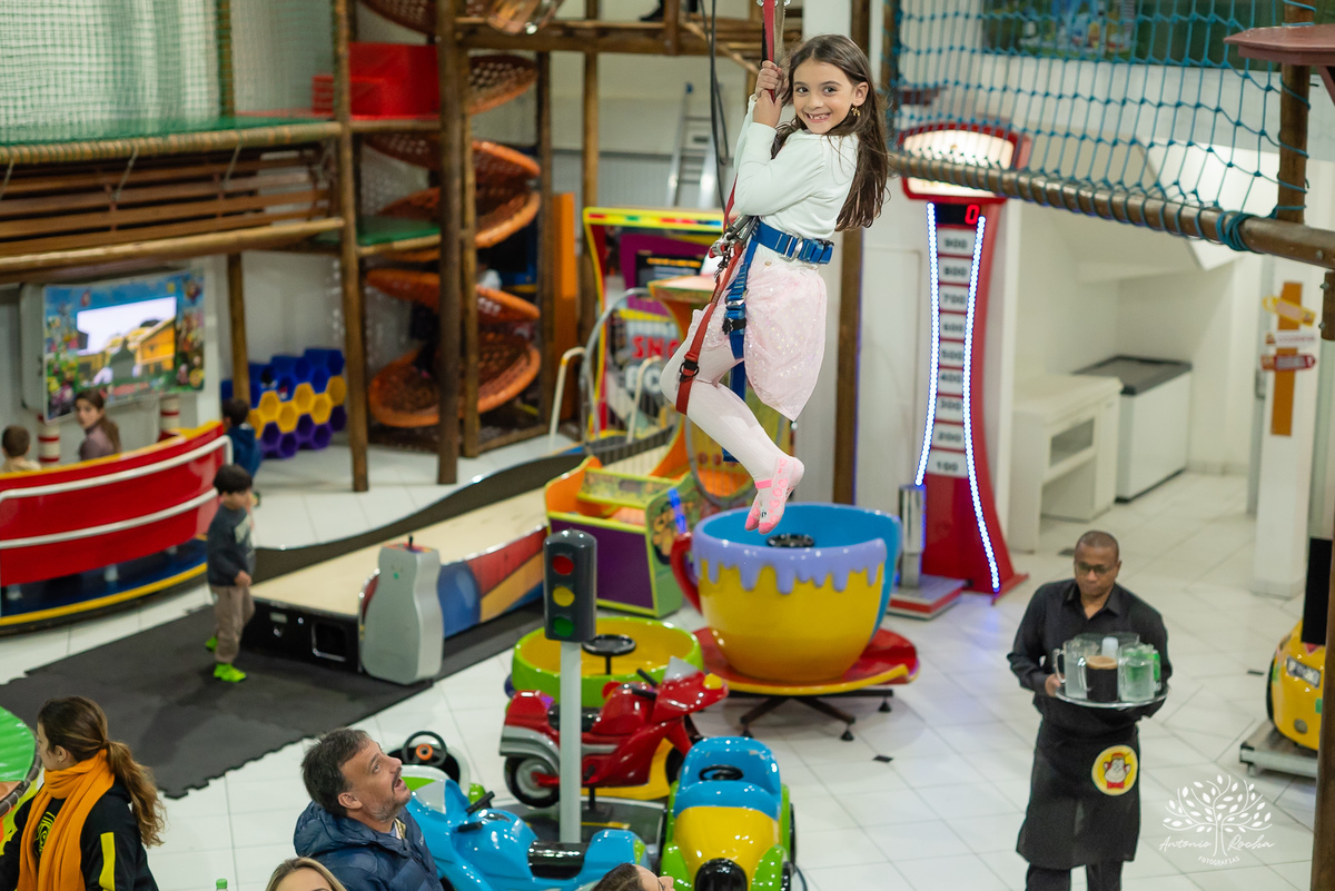 aniversário infantil - fotografia de aniversário - fotógrafa de crianças - fotos espontâneas - fotógrafo profissional - Antonio Rocha Fotografias - festa infantil alegre - aniversário com amigos - fotografia documental – tio Guigui - Pelotas - borboletas