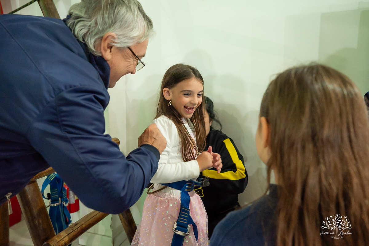 aniversário infantil - fotografia de aniversário - fotógrafa de crianças - fotos espontâneas - fotógrafo profissional - Antonio Rocha Fotografias - festa infantil alegre - aniversário com amigos - fotografia documental – tio Guigui - Pelotas - borboletas