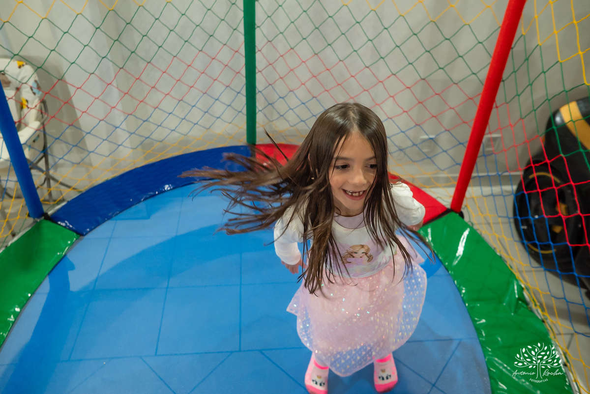 aniversário infantil - fotografia de aniversário - fotógrafa de crianças - fotos espontâneas - fotógrafo profissional - Antonio Rocha Fotografias - festa infantil alegre - aniversário com amigos - fotografia documental – tio Guigui - Pelotas - borboletas