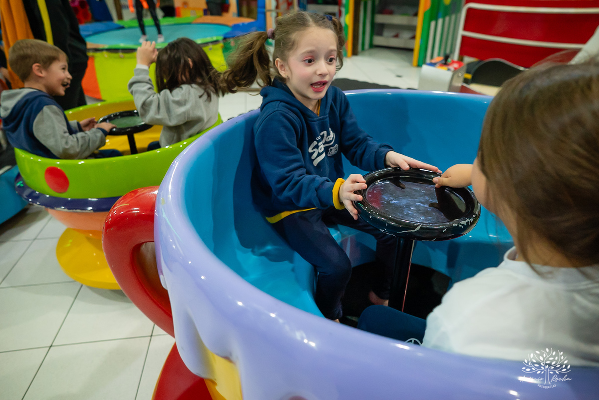 aniversário infantil - fotografia de aniversário - fotógrafa de crianças - fotos espontâneas - fotógrafo profissional - Antonio Rocha Fotografias - festa infantil alegre - aniversário com amigos - fotografia documental – tio Guigui - Pelotas - borboletas