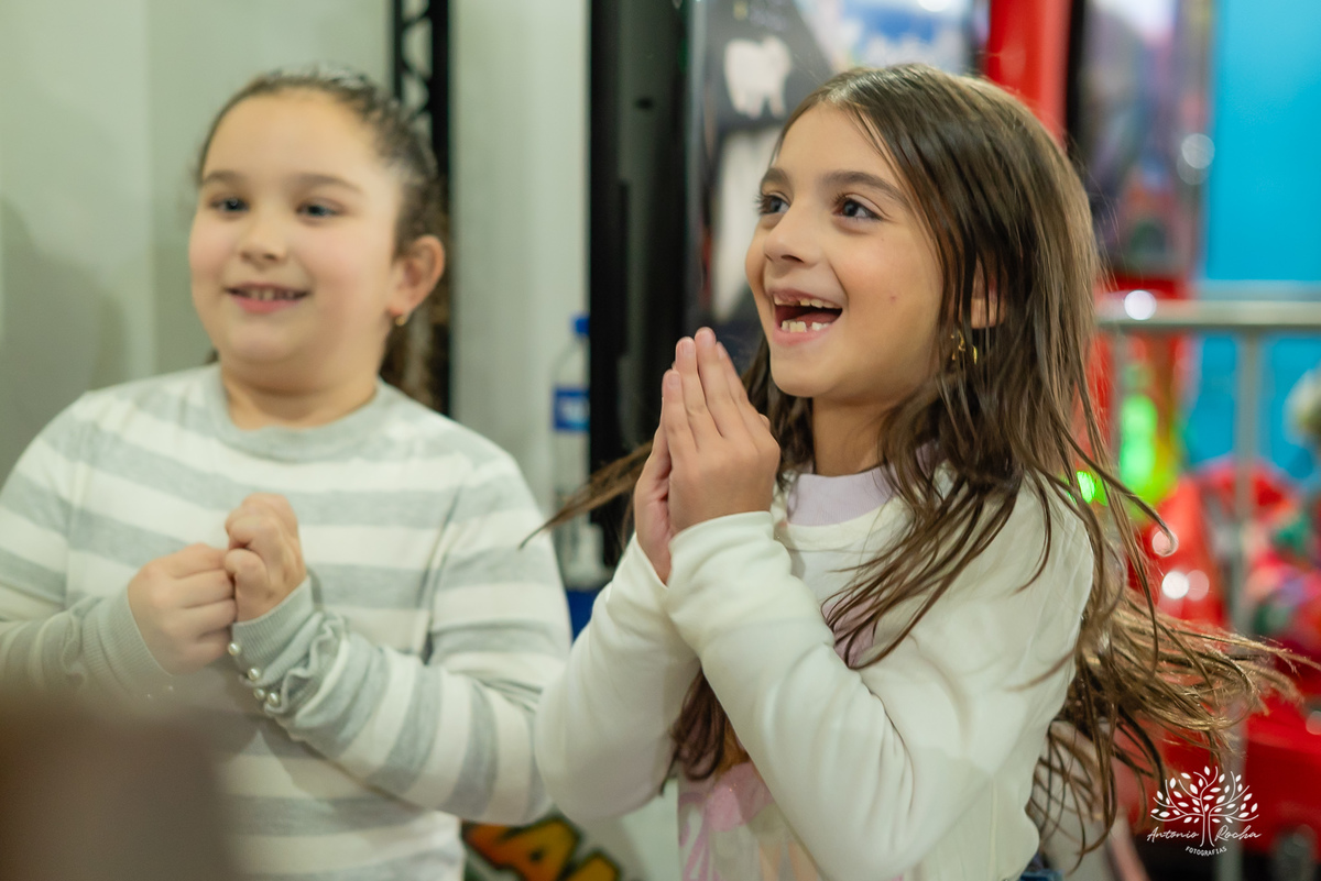aniversário infantil - fotografia de aniversário - fotógrafa de crianças - fotos espontâneas - fotógrafo profissional - Antonio Rocha Fotografias - festa infantil alegre - aniversário com amigos - fotografia documental – tio Guigui - Pelotas - borboletas