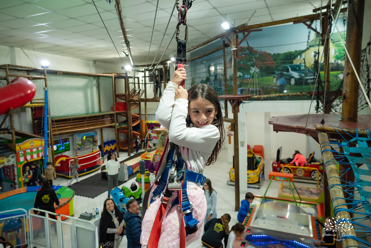 aniversário infantil - fotografia de aniversário - fotógrafa de crianças - fotos espontâneas - fotógrafo profissional - Antonio Rocha Fotografias - festa infantil alegre - aniversário com amigos - fotografia documental – tio Guigui - Pelotas - borboletas