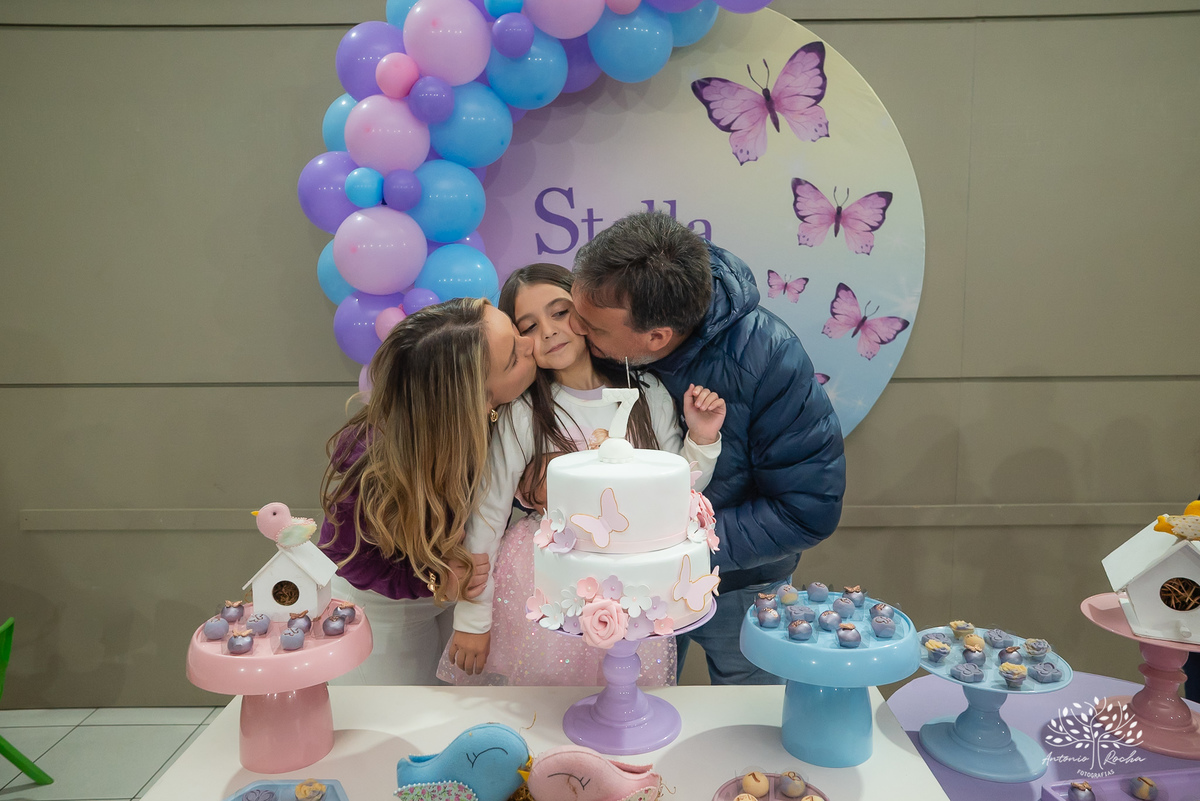 aniversário infantil - fotografia de aniversário - fotógrafa de crianças - fotos espontâneas - fotógrafo profissional - Antonio Rocha Fotografias - festa infantil alegre - aniversário com amigos - fotografia documental – tio Guigui - Pelotas - borboletas