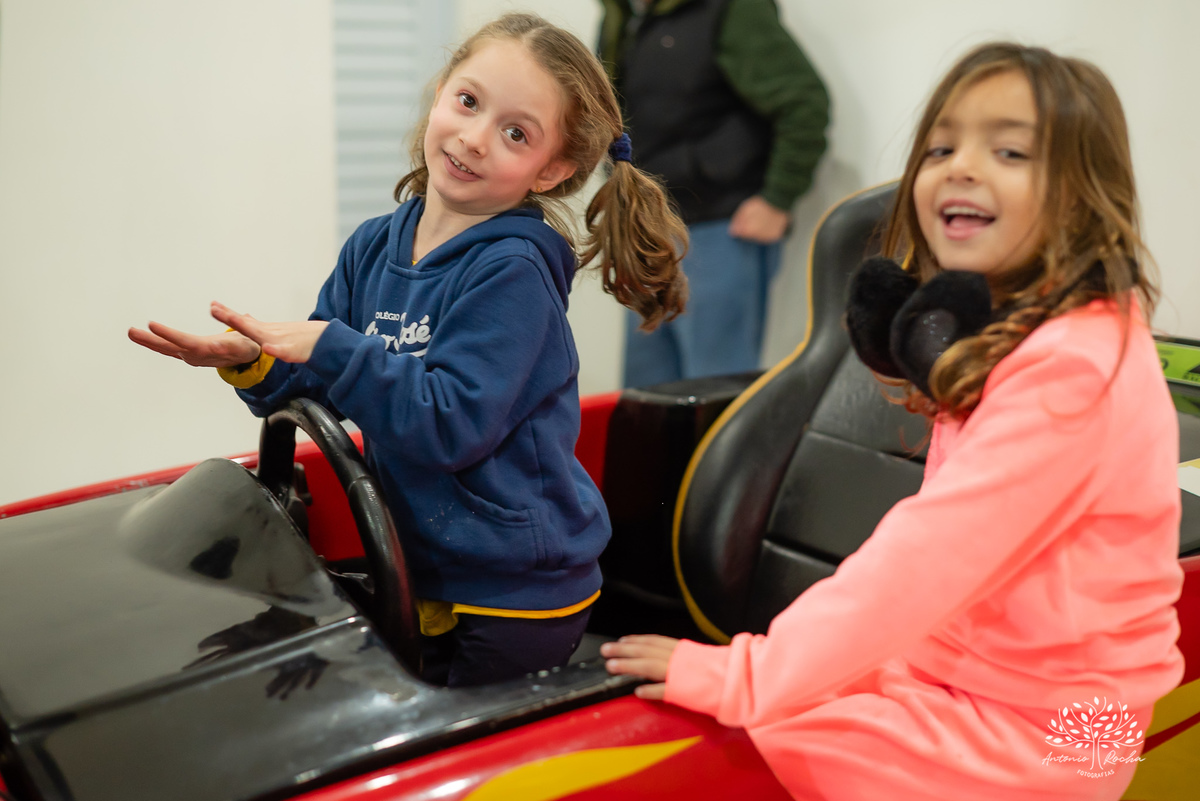 aniversário infantil - fotografia de aniversário - fotógrafa de crianças - fotos espontâneas - fotógrafo profissional - Antonio Rocha Fotografias - festa infantil alegre - aniversário com amigos - fotografia documental – tio Guigui - Pelotas - borboletas
