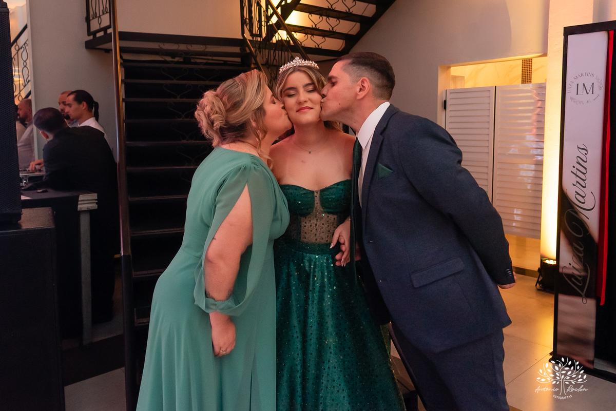 festa-15-anos - debutante - chácara-do-amanhecer - making-of - homenagem - pista-de-dança - fotografia-de-festa - antonio-rocha-fotografias – lavie eventos – storymaker Luan – Pelotas – Antonio Rocha Fotografias – grupo malv – personalizados de 15 anos