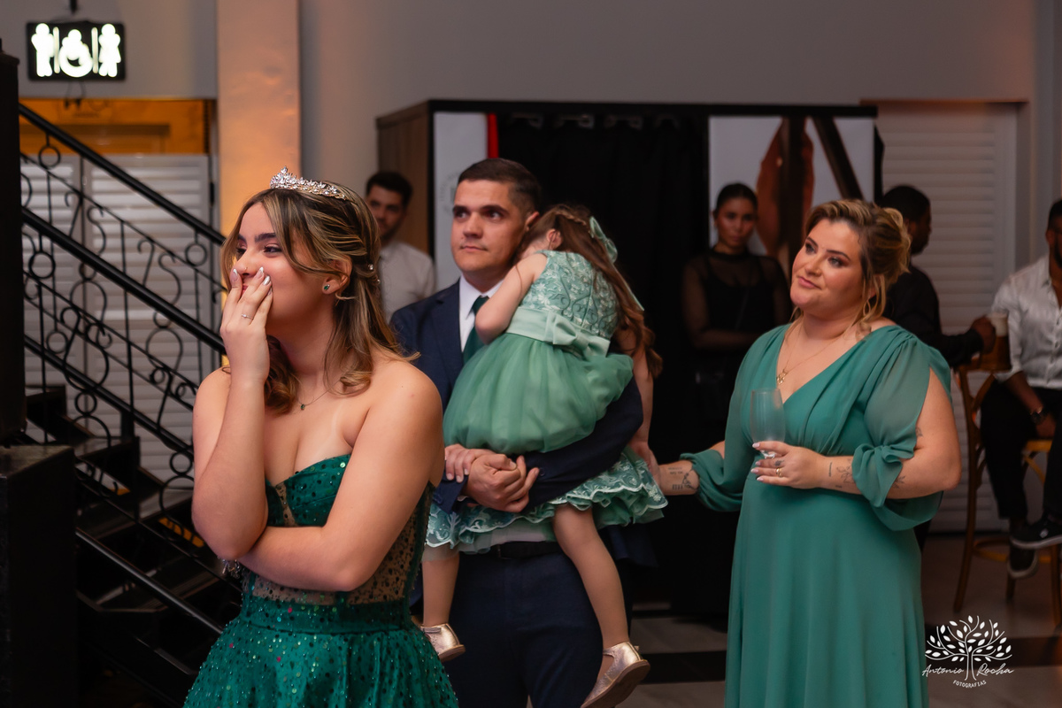 festa-15-anos - debutante - chácara-do-amanhecer - making-of - homenagem - pista-de-dança - fotografia-de-festa - antonio-rocha-fotografias – lavie eventos – storymaker Luan – Pelotas – Antonio Rocha Fotografias – grupo malv – personalizados de 15 anos