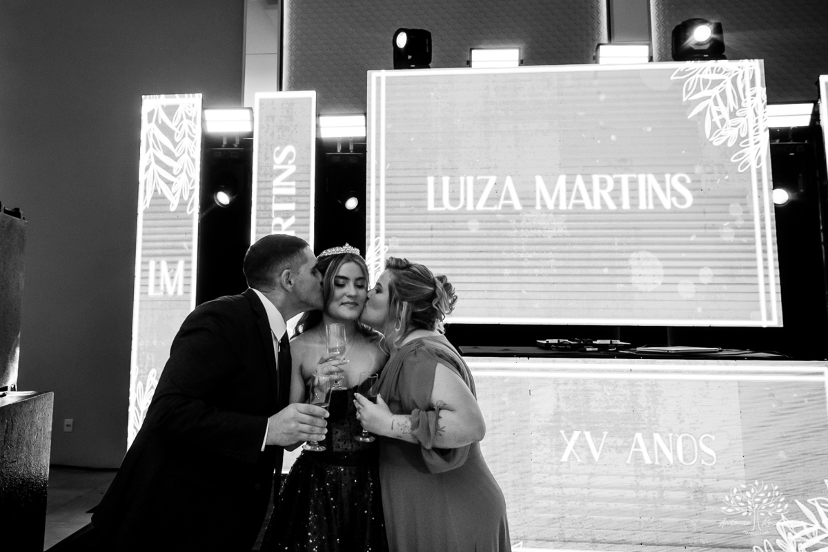 festa-15-anos - debutante - chácara-do-amanhecer - making-of - homenagem - pista-de-dança - fotografia-de-festa - antonio-rocha-fotografias – lavie eventos – storymaker Luan – Pelotas – Antonio Rocha Fotografias – grupo malv – personalizados de 15 anos