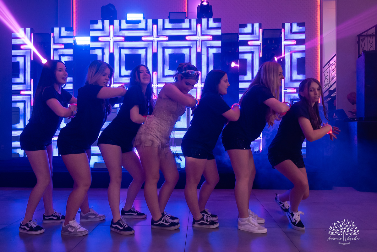 festa-15-anos - debutante - chácara-do-amanhecer - making-of - homenagem - pista-de-dança - fotografia-de-festa - antonio-rocha-fotografias – lavie eventos – storymaker Luan – Pelotas – Antonio Rocha Fotografias – grupo malv – personalizados de 15 anos