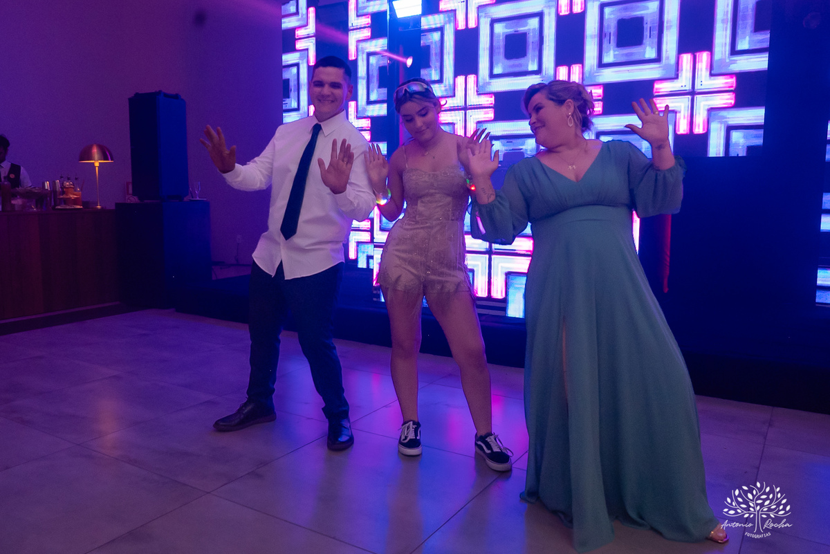 festa-15-anos - debutante - chácara-do-amanhecer - making-of - homenagem - pista-de-dança - fotografia-de-festa - antonio-rocha-fotografias – lavie eventos – storymaker Luan – Pelotas – Antonio Rocha Fotografias – grupo malv – personalizados de 15 anos